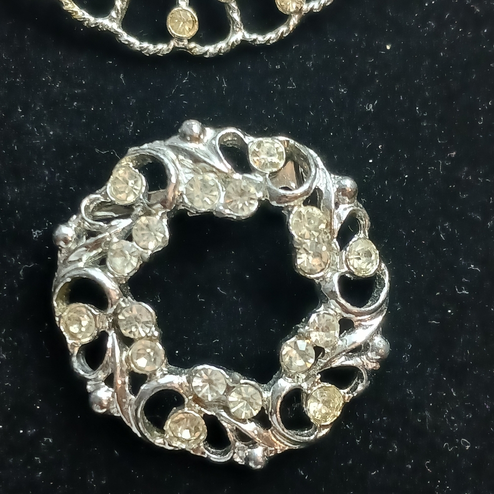 Vintage Rhinestone Brooch Lot, Round , 1.5 Inch, 2 Inches - Picture 5 of 9